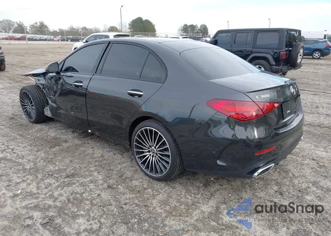 2024 Mercedes-Benz C 300 z USA, uszkodzony, nr VIN W1KAF4GB7RR201118